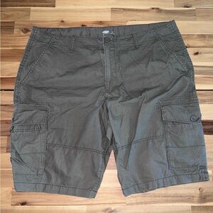 Old navy men’s cargo shorts 42